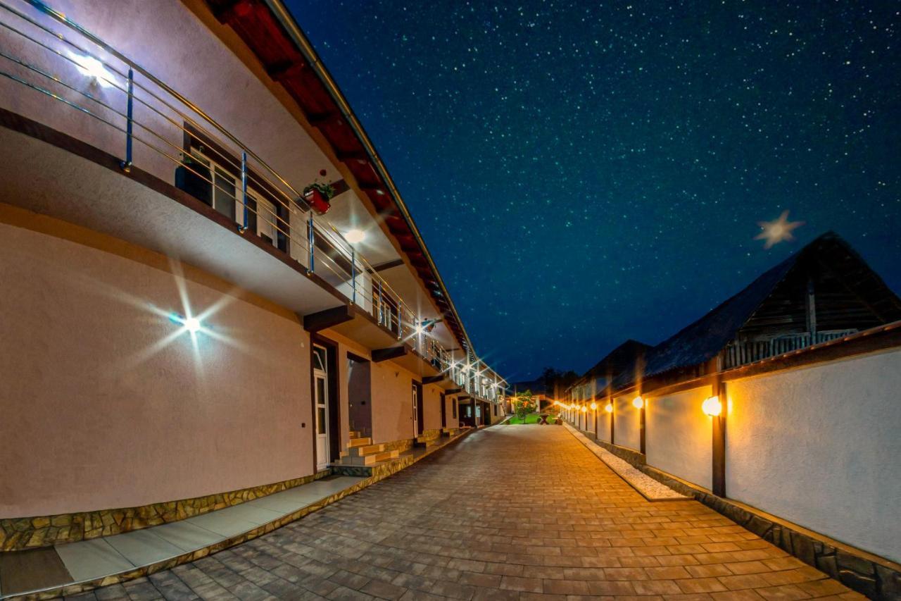 Casa Alex Hotel Novaci-Străini Eksteriør billede